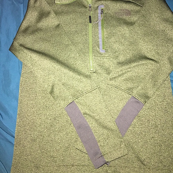 NEW!! The North Face pull over - Picture 2 of 2